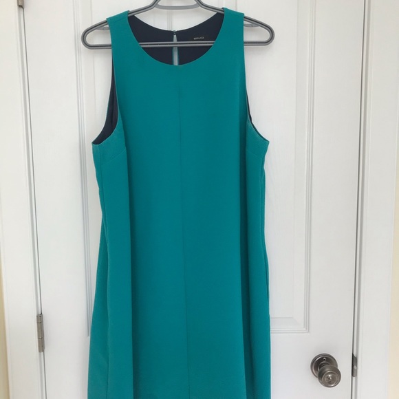 Classic shift dress with pockets! - Picture 1 of 7